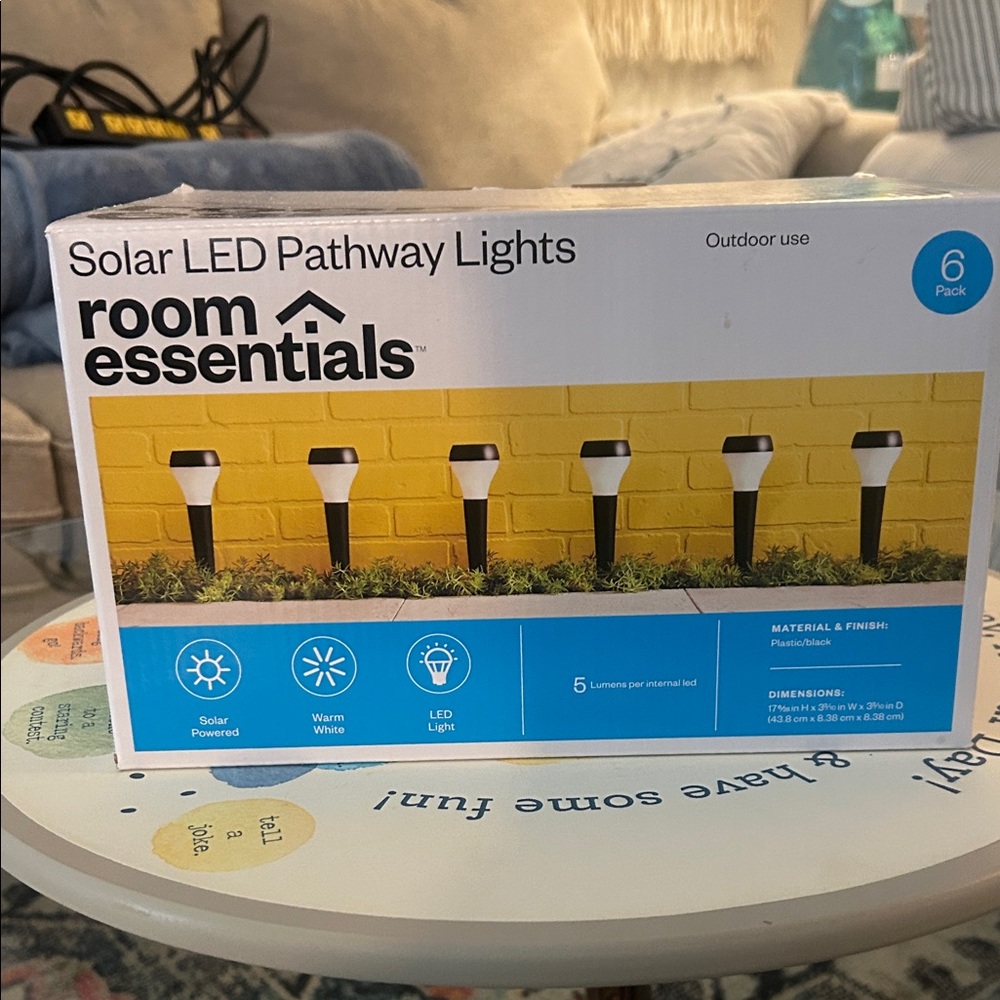 Room Essentials Solar LED Pathway Lights - Black and White (6 Pack) New in Box